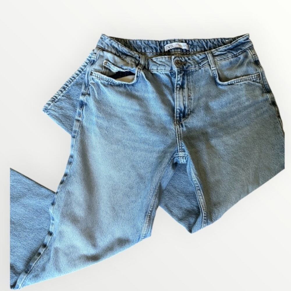 Zara High Mid Rise Straight Jeans size 6  / style 6164 161 427